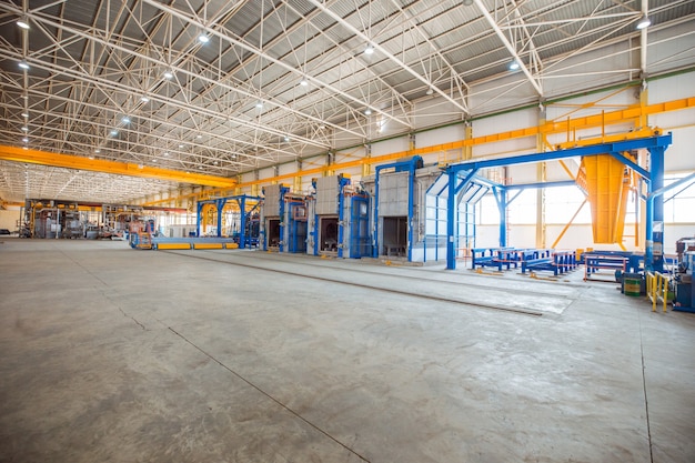 Construcții Industriale 57 Care sunt cele mai eficiente soluții pentru finisajele interioare ale spațiilor industriale?